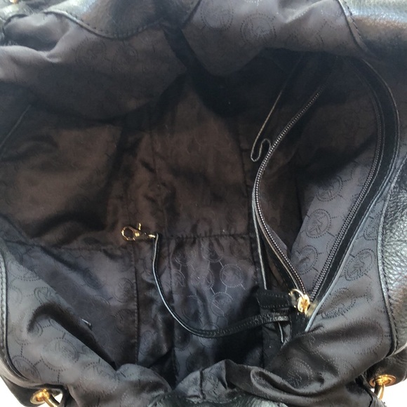 MICHAEL MICHAEL KORS BLACK PEBBLE LEATHER CHARM TASSEL HOBO SHOULDER BAG EUC - Picture 12 of 16